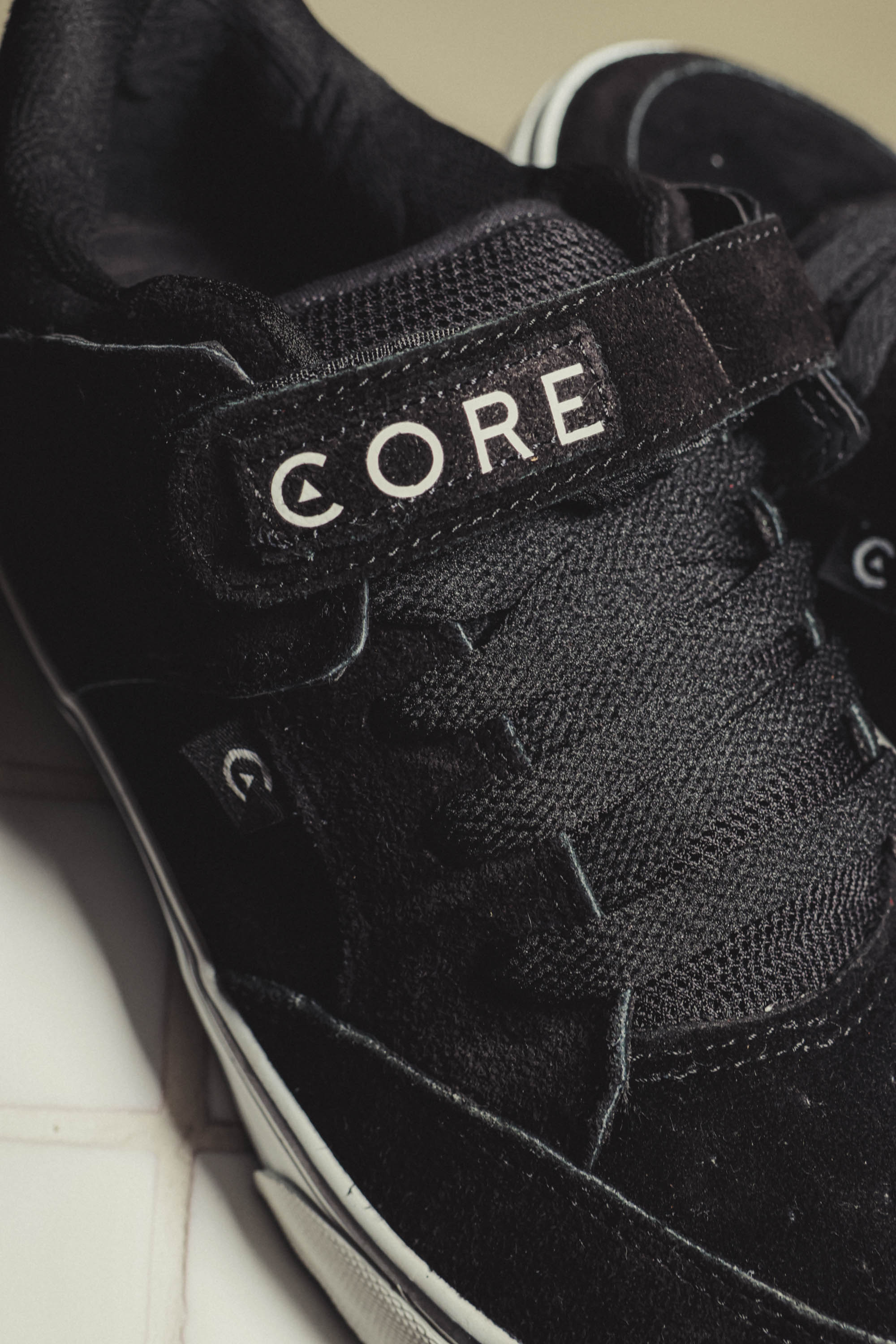 Pressure Black/White