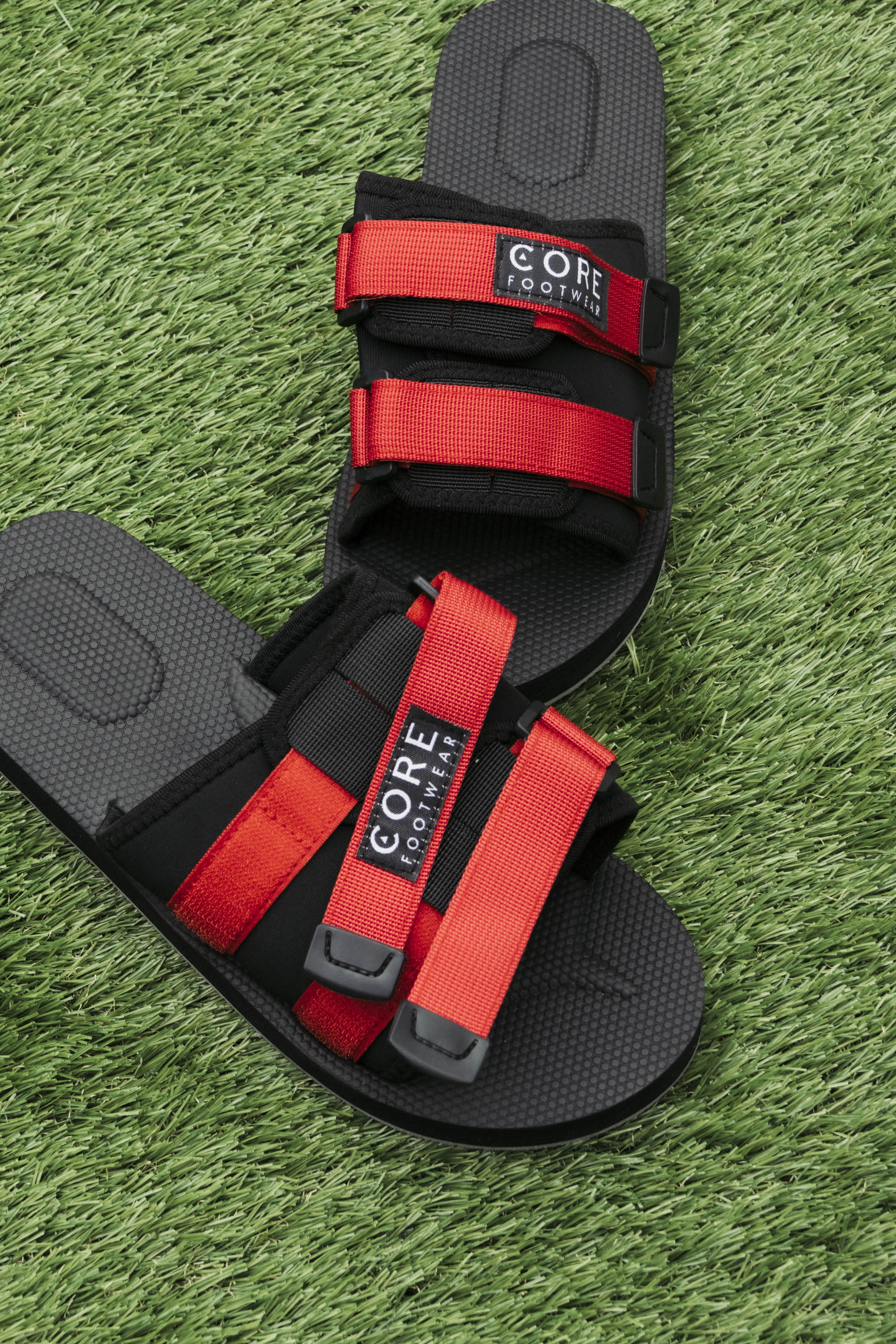 Sandalia Chill Negro/Rojo