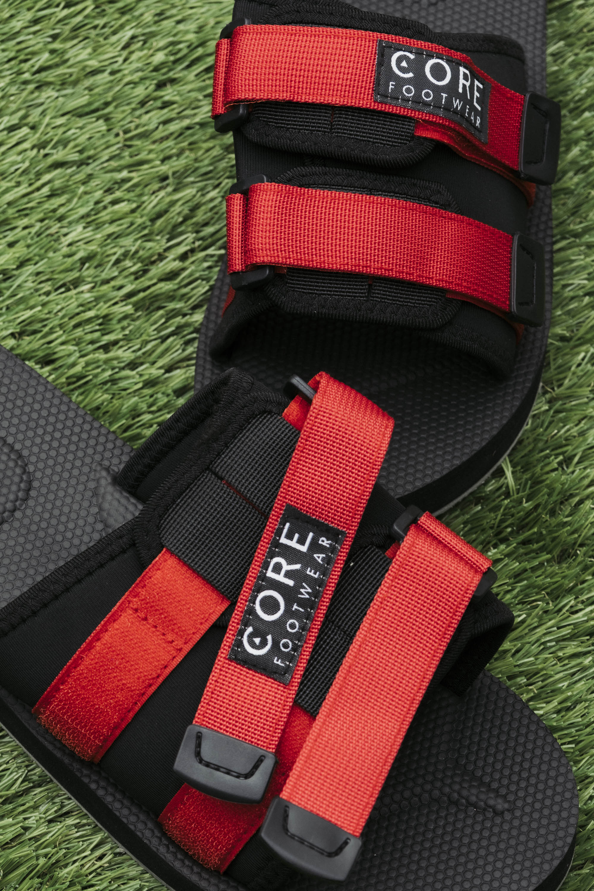 Sandalia Chill Negro/Rojo