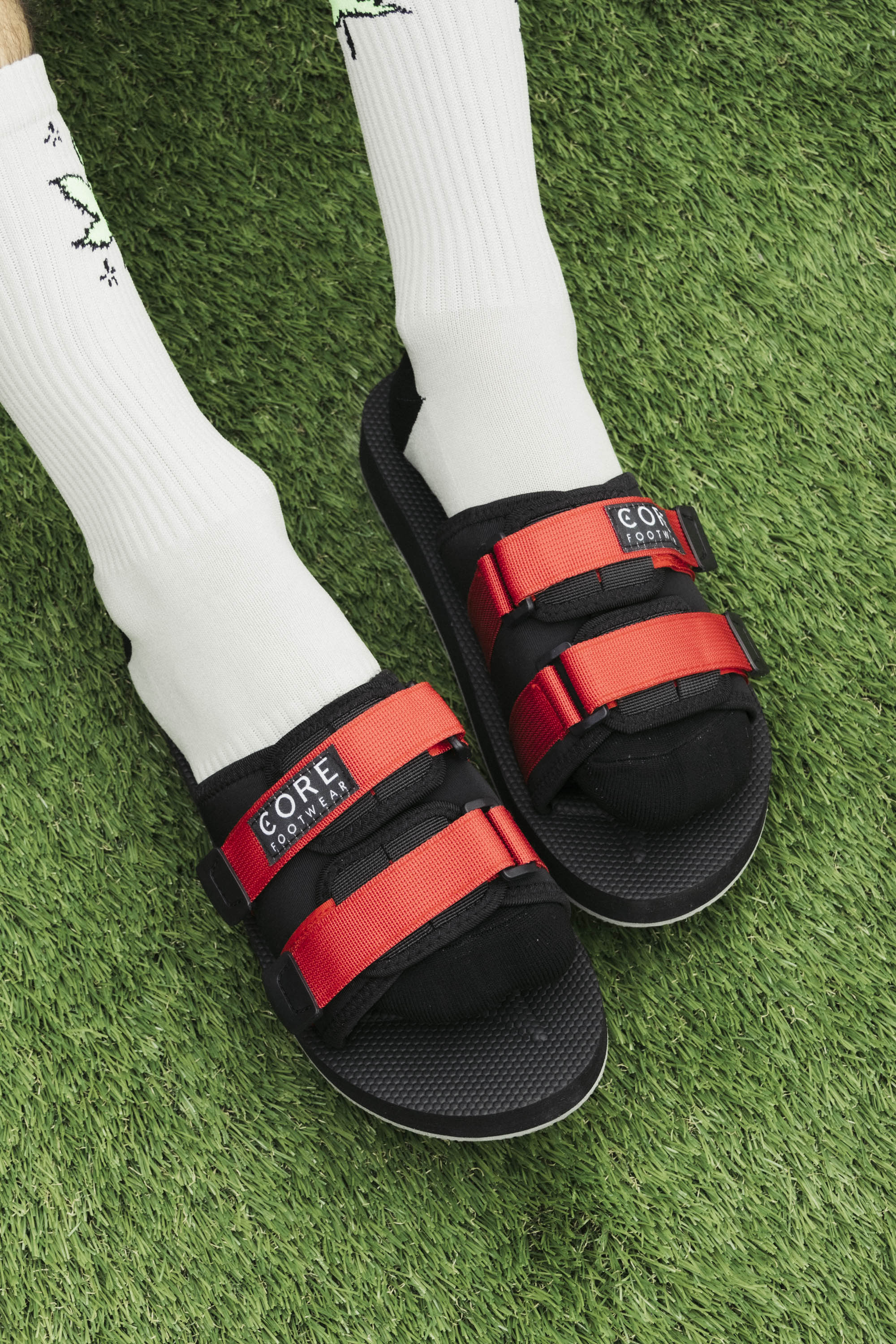 Sandalia Chill Negro/Rojo