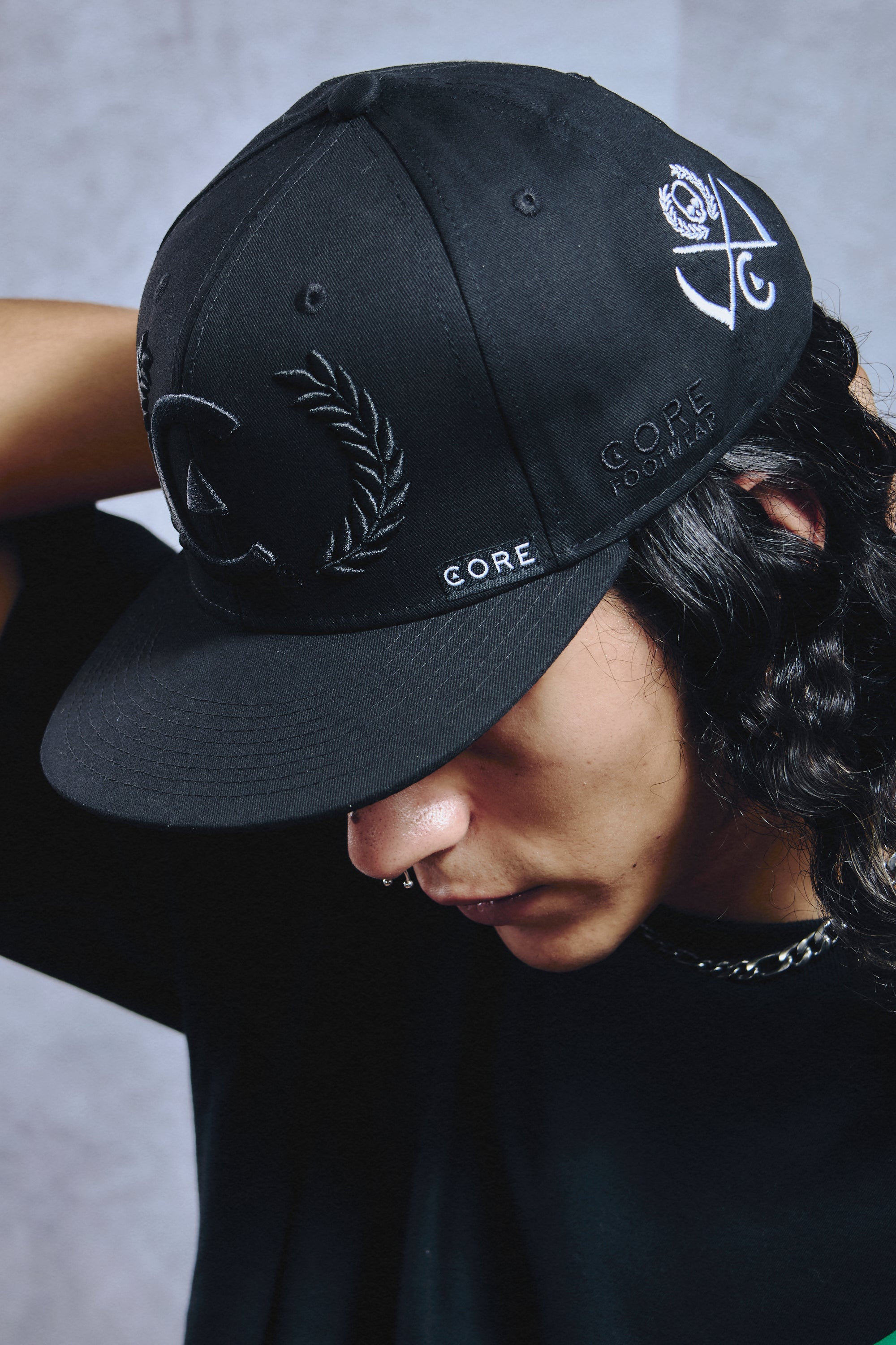 Gorra Core x Anti