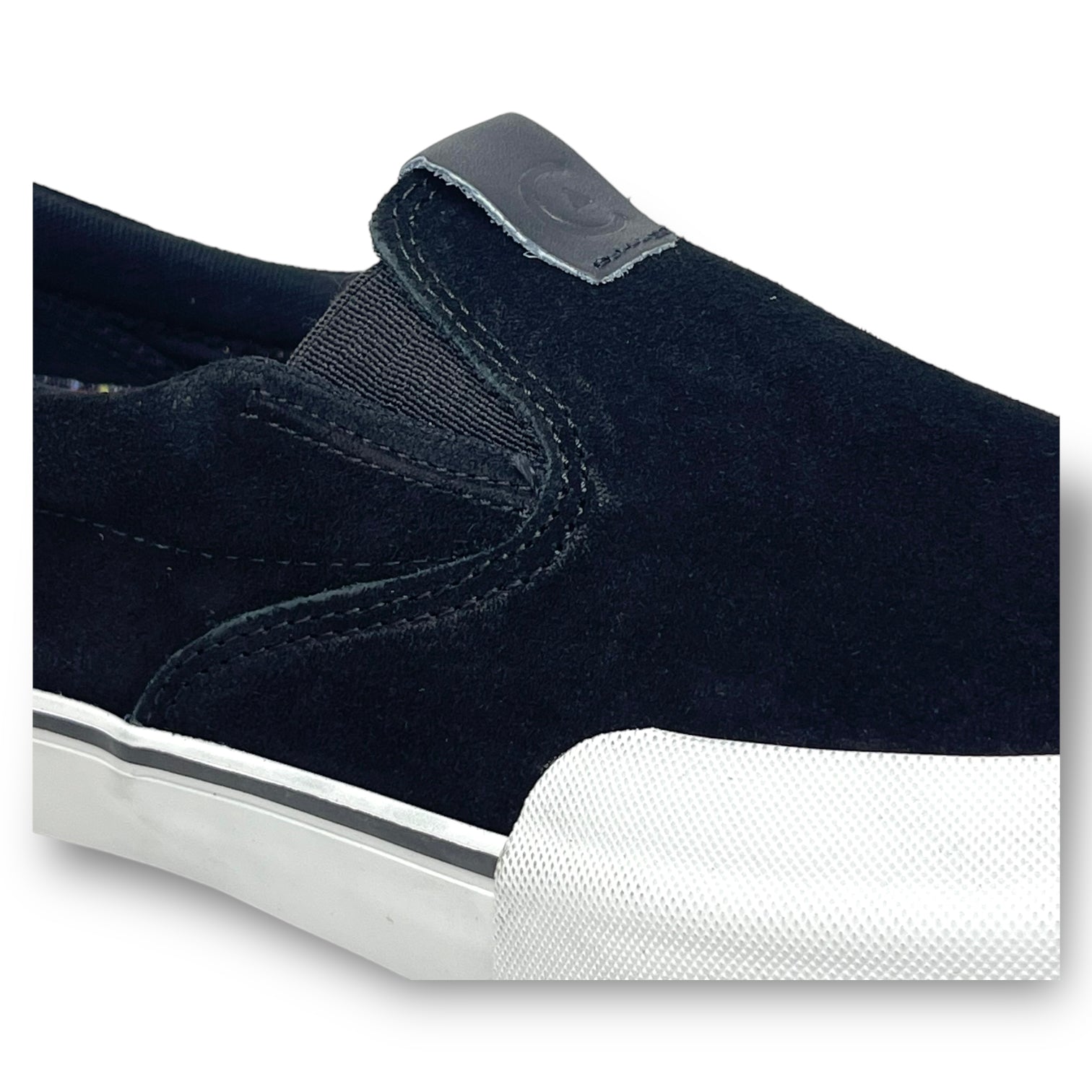 Nosegrind Black White